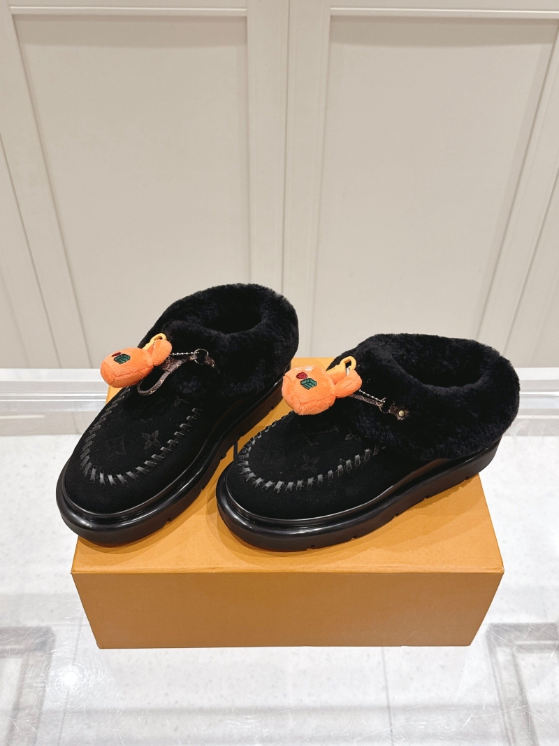 l0vis Vvtt0n slippers